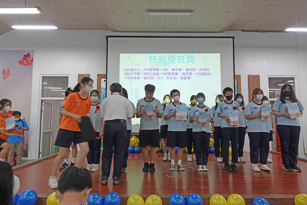 點選作品以查看原圖