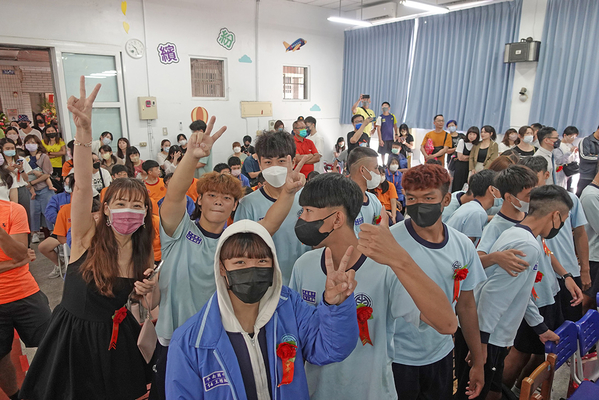 點選作品以查看原圖